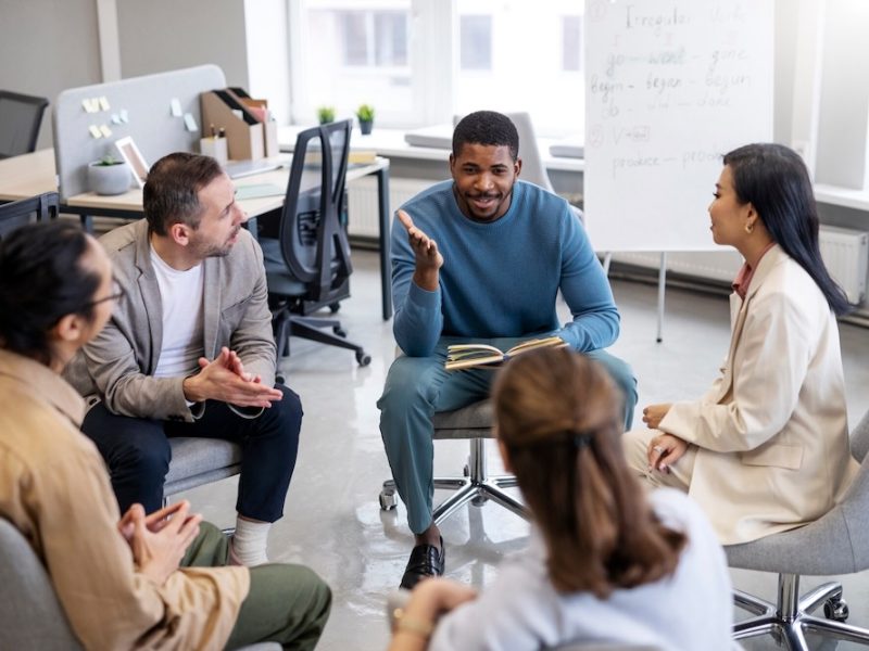 people-learning-language-medium-shot_23-2149300733